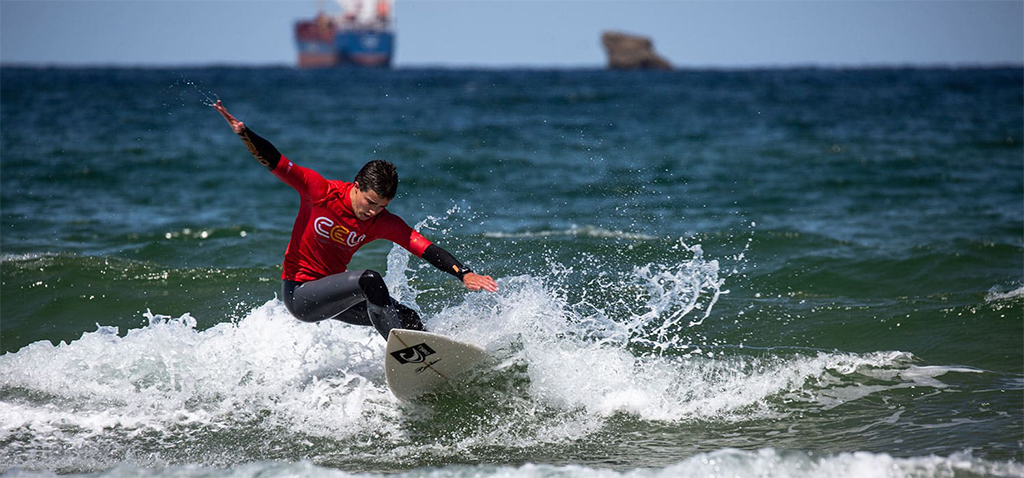 Alejandro Montañés, alumno de la F. Medicina, doble medallista en el Campeonato de España Universitarios de Surf